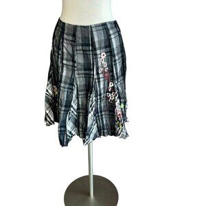 Alberto Makali Black and White Plaid Crinkle  Embroidered Floral Skirt Size 4